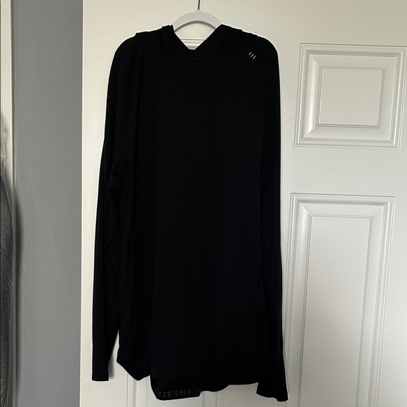 lululemon athletica Black Long Sleeve Tee - Picture 2 of 4